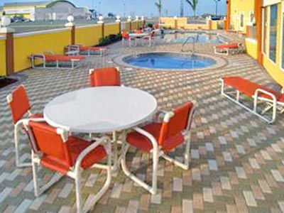 Super 8 By Wyndham Hidalgo/Mcallen Area Buitenkant foto