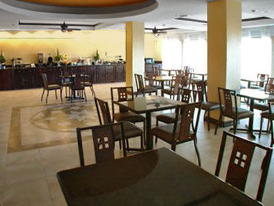Super 8 By Wyndham Hidalgo/Mcallen Area Buitenkant foto